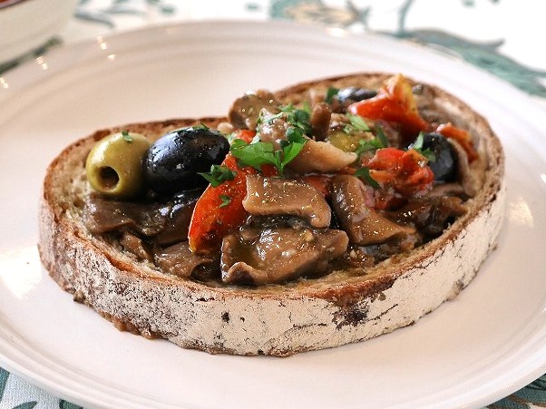 きのことオリーブ、ドライトマトのプロヴァンサル風マリネです